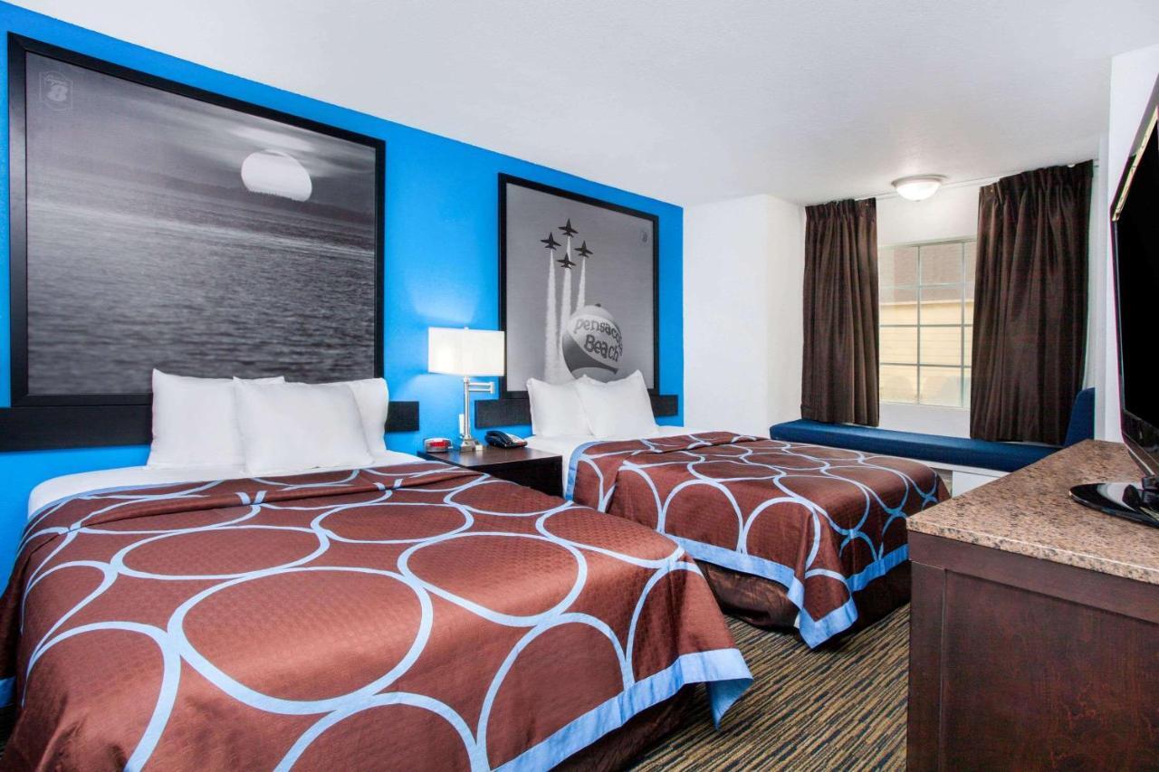 Super 8 By Wyndham Pensacola Hotell Exteriör bild